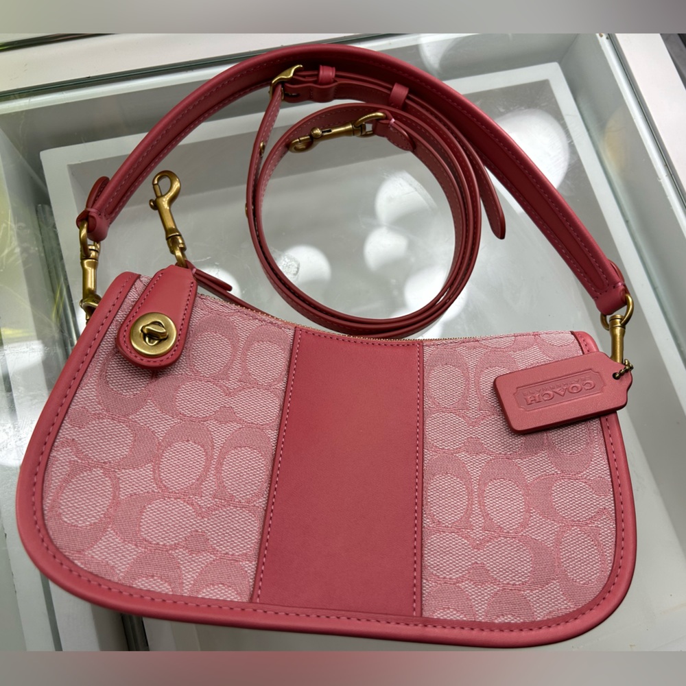 COACH Taffy Pink Swinger!